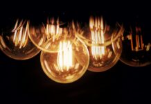 Mistä sähkölasku koostuu? Yksityiskohtainen opas Mikä kaikki sähkössä maksaa?