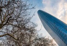 Morrow Banki Mastercard luottokortin nimi vaihtuu Office building, South Bank, London, England