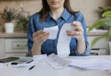 Velkakierre ja sen katkaiseminen: Asiantuntevat neuvot taloudelliseen vapauteen Muuttamalla kulutustottumuksia, hankkimalla lisätuloja ja kehittämällä talousosaamista voit saavuttaa taloudellisen vapauden ja parantaa kuluja.