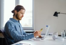 Luottotiedot ja niiden tarkistus ilmaiseksi Employee data privacy at work. Booking and purchasing with credit card online at workspace