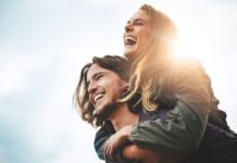 Rahoitu.fi – suomalainen lainanvälityspalvelu Rahoitu.fi tarjoaa asiakaspalvelua puhelimitse ja chatin kautta.